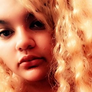 Meet your Posher, Gabriela